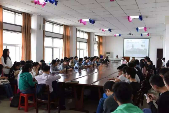 情系中南——91大神
举行“刑事辩护经验”交流会